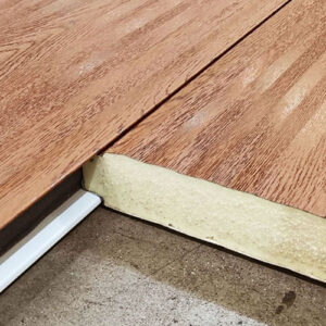 PUR Oldalfal Szendvicspanel látszó rögzítéssel Dió színben